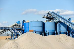 Deciding Between Sand Silos and Containers