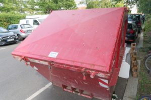 Pros and Cons of Rear-Load Containers