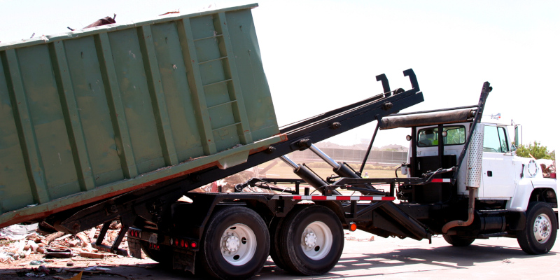 3 Reasons to Consider Using Hooklift Trucks for Hauling Waste
